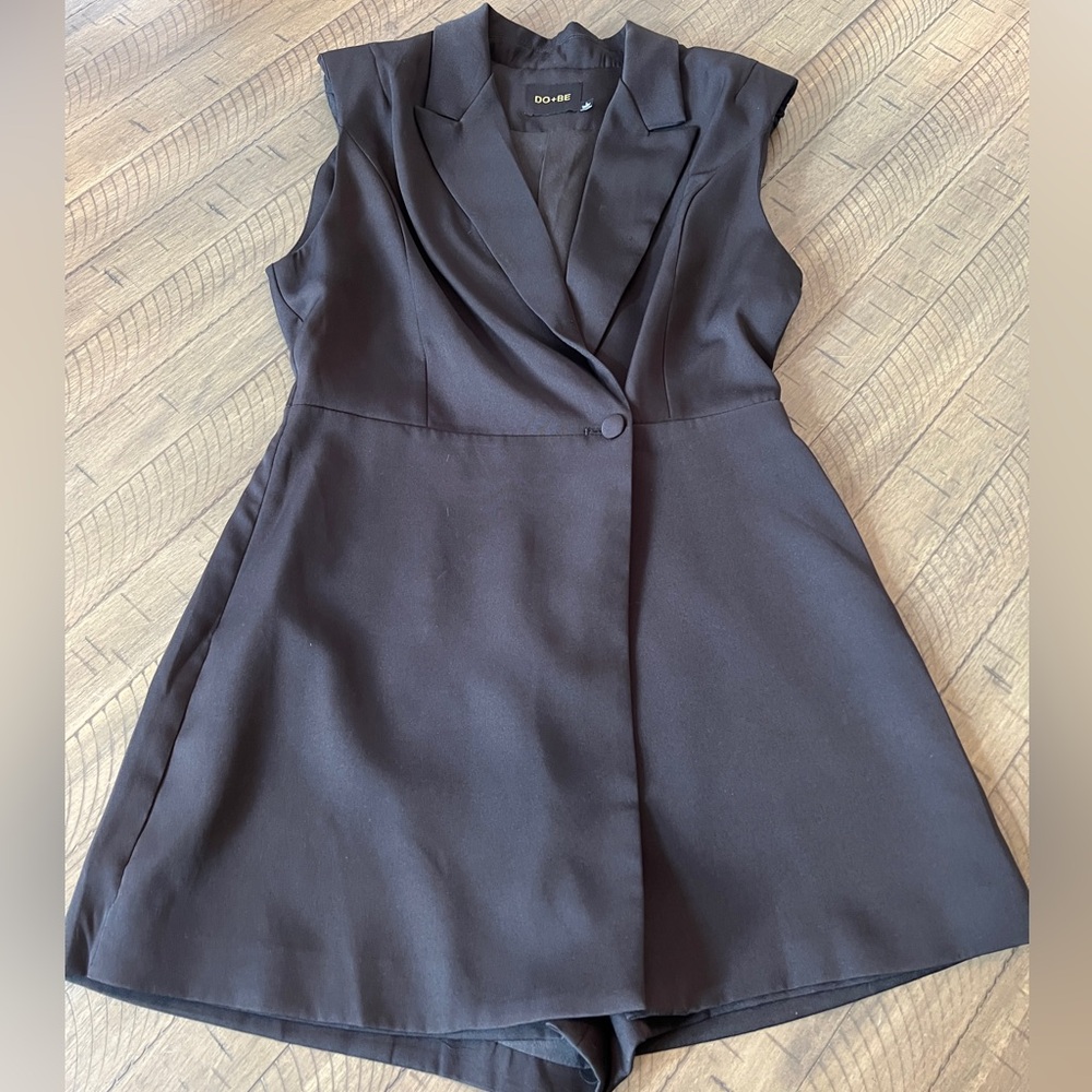DO+BE Cocktail Wedding Guest Chic Black Sleeveless Tuxedo Romper Size L